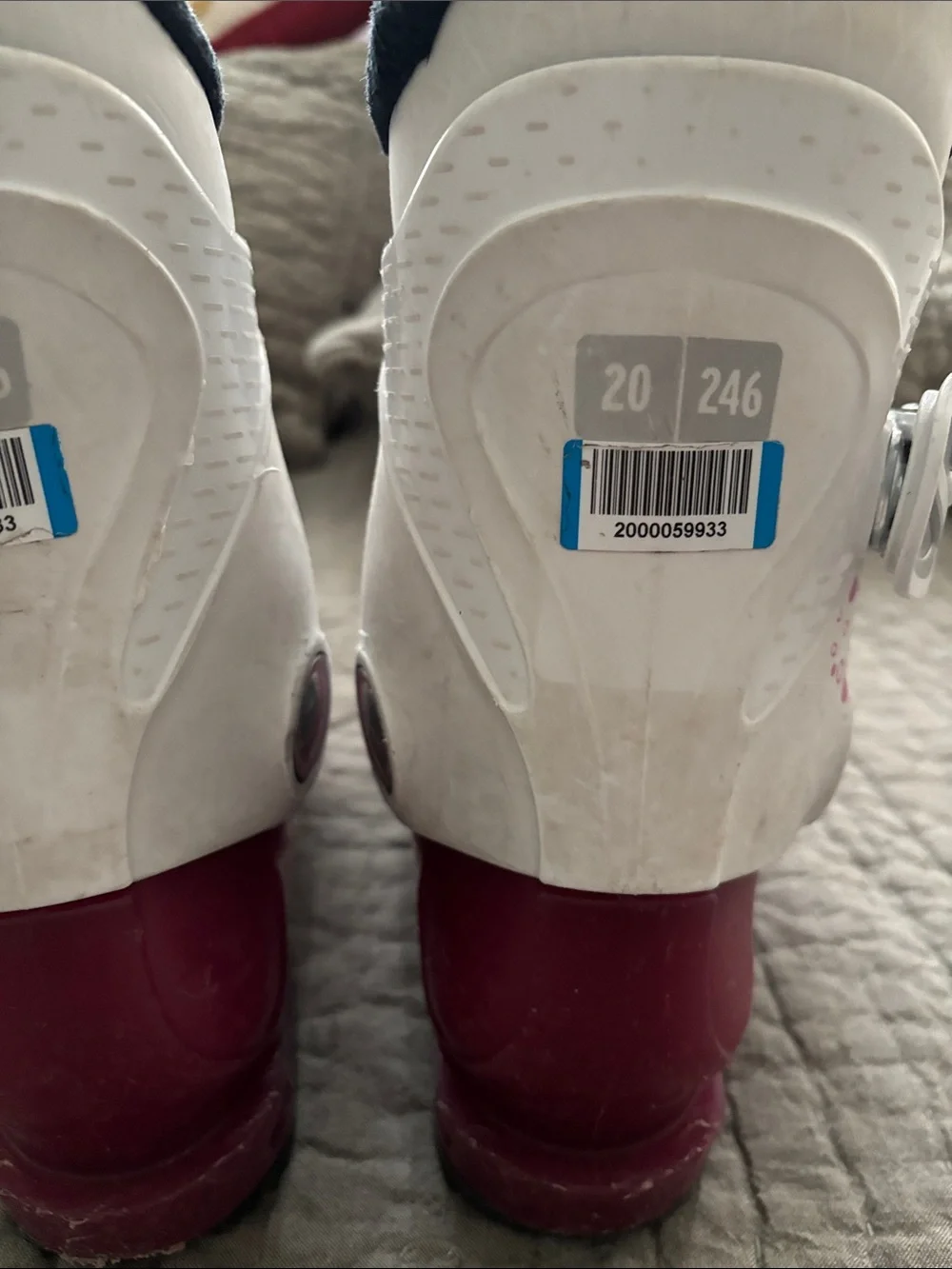 Kids ski boots